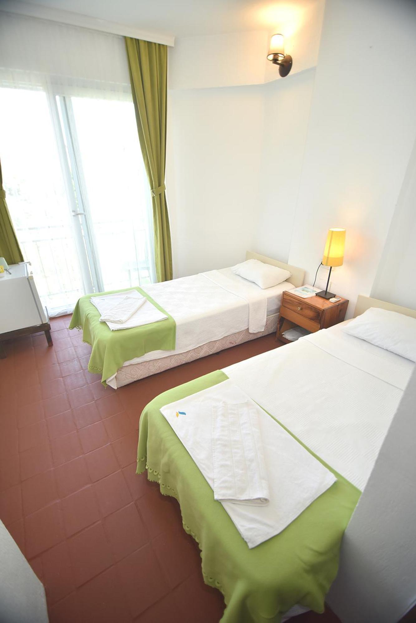 Hotel Caretta Caretta 2*